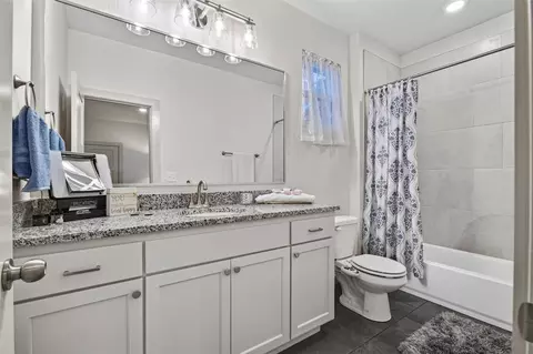 Bath - 125 E 7th St, Arcadia, OK 73007 photo 4 of 4