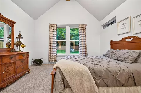 Bedroom - 125 E 7th St, Arcadia, OK 73007 photo 3 of 7
