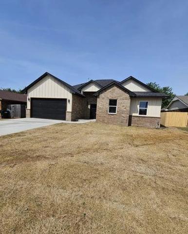 217 N Morgan Dr, Moore, OK 73160