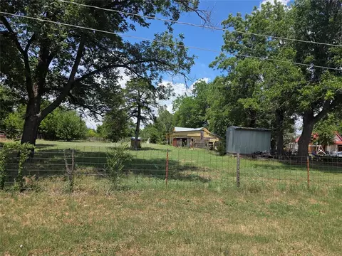 917 W Illinois Ave, Chickasha, OK 73018