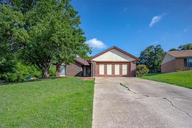 1029 Oak Hill Dr, Midwest City, OK 73110