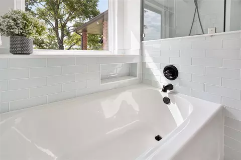 Bath - 10501 E Boyd St, Norman, OK 73026 photo 2 of 5