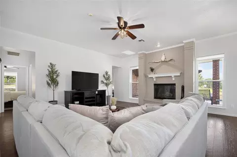 Living - 10501 E Boyd St, Norman, OK 73026 photo 2 of 3