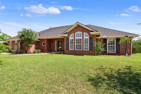 2827 Deer Run, Altus, OK 73521