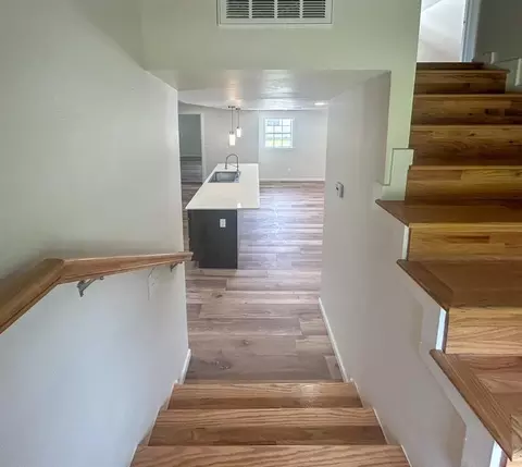 Entry Way - 208 W Apache St, Marlow, OK 73055 photo 2 of 3