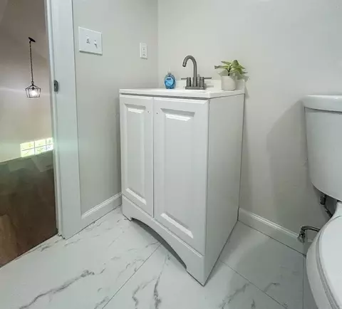 Bath - 208 W Apache St, Marlow, OK 73055 photo 9 of 10