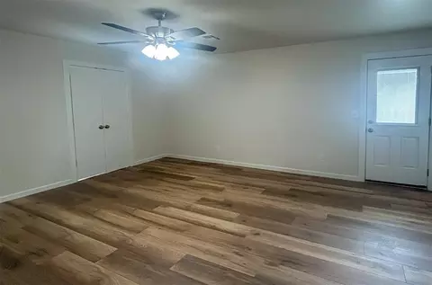 Living - 208 W Apache St, Marlow, OK 73055 photo 3 of 4