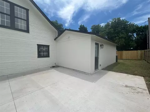 Exterior - 208 W Apache St, Marlow, OK 73055 photo 6 of 8