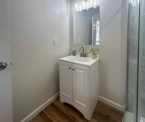 Bath - 208 W Apache St, Marlow, OK 73055 photo 1 of 10