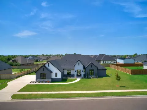 4704 SE 37th St, Moore, OK 73160 photo 1