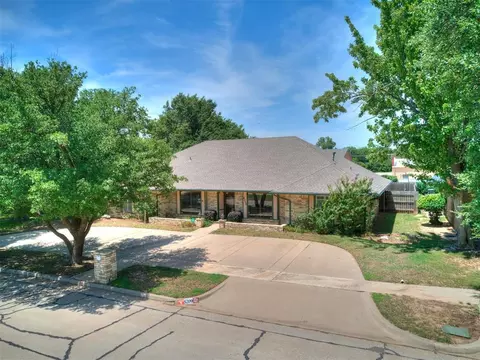 8209 N Bridgeport Ln, Bethany, OK 73008