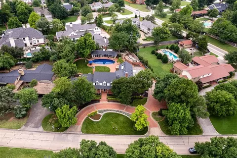 1606 Guilford Ln, Nichols Hills, OK 73120