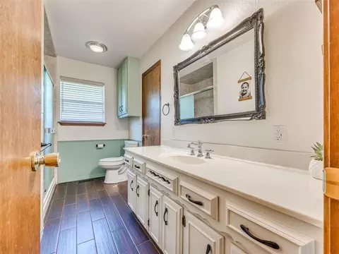 Bath - 400 Ridgewood Dr, Tuttle, OK 73089 photo 4 of 6