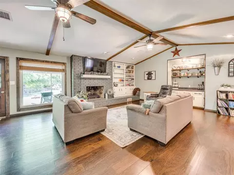 Living - 400 Ridgewood Dr, Tuttle, OK 73089 photo 2 of 3
