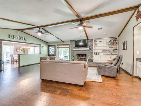 Living - 400 Ridgewood Dr, Tuttle, OK 73089 photo 3 of 3