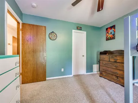 Bedroom - 400 Ridgewood Dr, Tuttle, OK 73089 photo 6 of 10
