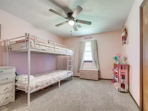 Bedroom - 400 Ridgewood Dr, Tuttle, OK 73089 photo 7 of 10