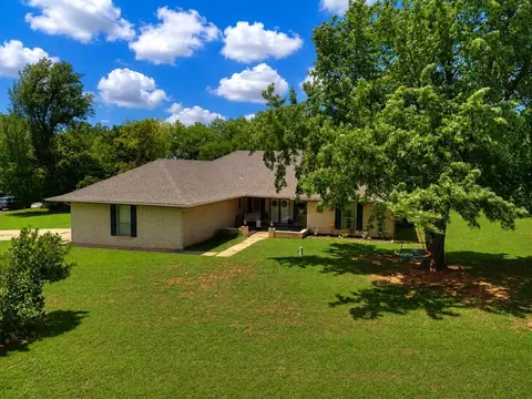 Exterior - 400 Ridgewood Dr, Tuttle, OK 73089 photo 1 of 4
