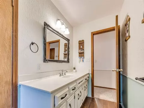Bath - 400 Ridgewood Dr, Tuttle, OK 73089 photo 5 of 6