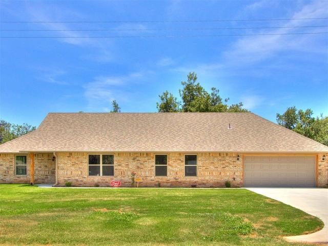 2027 W Nevada Ave, Chickasha, OK 73018