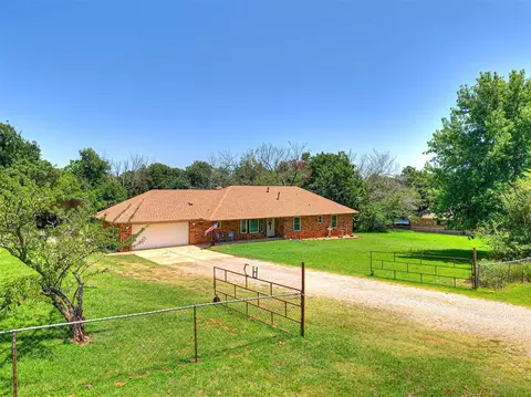 8704 Blackberry Rdg, Edmond, OK 73034