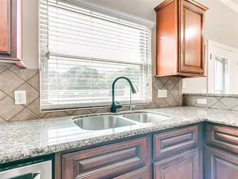 2195 S Dobbs Rd, Harrah, OK 73045 photo 8
