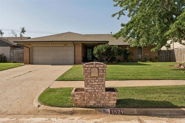 1529 Kingsgate Rd, Oklahoma City, OK 73159