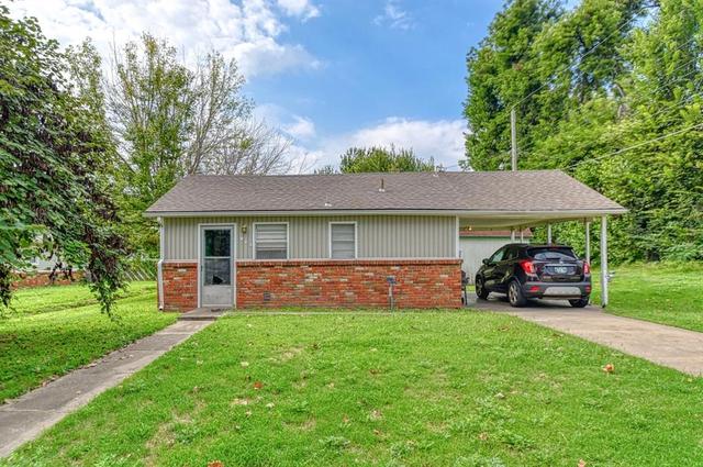 913 W Virginia Ave, Chickasha, OK 73018