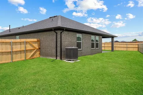 Exterior - 1400 SW 158th Ter, Moore, OK 73170 photo 6 of 6