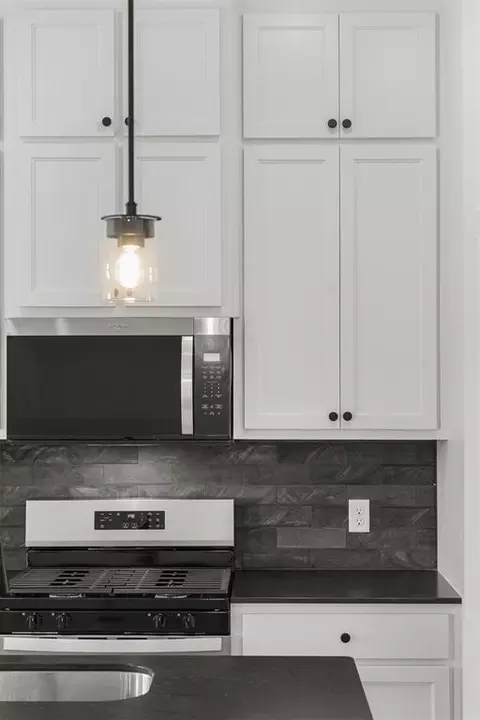 Kitchen - 1400 SW 158th Ter, Moore, OK 73170 photo 5 of 5