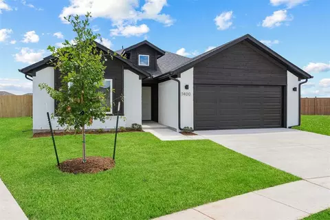 Exterior - 1400 SW 158th Ter, Moore, OK 73170 photo 3 of 6