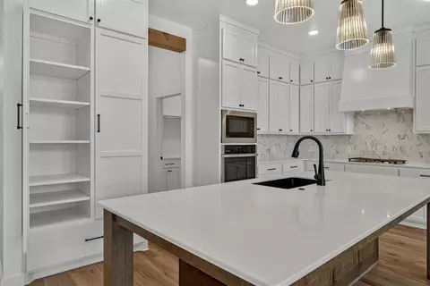 Kitchen - 1424 SW 159th St, Moore, OK 73170 photo 1 of 5