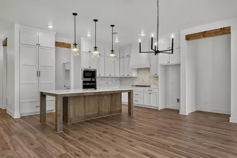 Kitchen - 1424 SW 159th St, Moore, OK 73170 photo 4 of 5