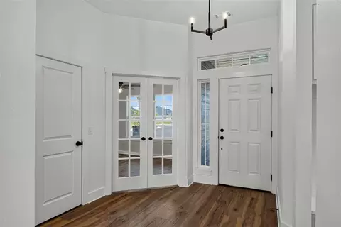 Entry Way - 1424 SW 159th St, Moore, OK 73170 photo 1 of 3