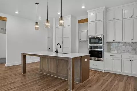 Kitchen - 1424 SW 159th St, Moore, OK 73170 photo 3 of 5