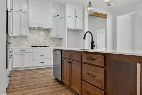 Kitchen - 1424 SW 159th St, Moore, OK 73170 photo 2 of 5