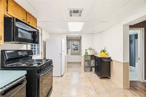 Entry Way - 301 N Wikoff Ave, Watonga, OK 73772 photo 1 of 2