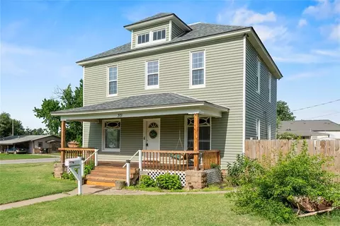 Exterior - 301 N Wikoff Ave, Watonga, OK 73772 photo 3 of 15