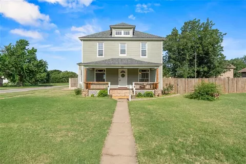 Exterior - 301 N Wikoff Ave, Watonga, OK 73772 photo 2 of 15