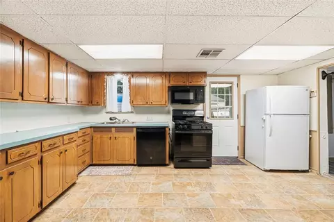 Kitchen - 301 N Wikoff Ave, Watonga, OK 73772 photo 1 of 2