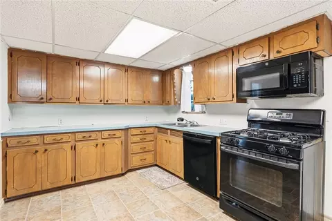Kitchen - 301 N Wikoff Ave, Watonga, OK 73772 photo 2 of 2