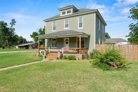 Exterior - 301 N Wikoff Ave, Watonga, OK 73772 photo 4 of 15