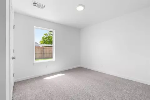 Bedroom - 151 Pleasant Vw, Harrah, OK 73045 photo 1 of 6