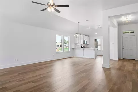 Living - 151 Pleasant Vw, Harrah, OK 73045 photo 1 of 4