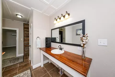 Bath - 611 Wichita Ave, Devol, OK 73531 photo 1 of 6
