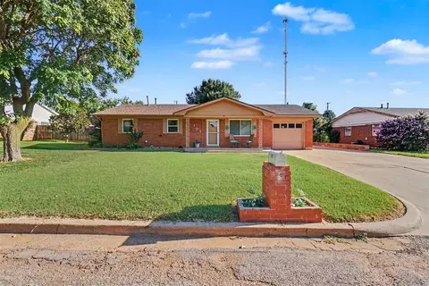 105 W Maple St, Cordell, OK 73632