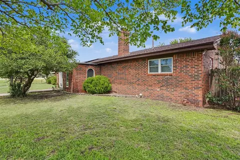 Exterior - 116 N Poplar Ave, Erick, OK 73645 photo 4 of 10