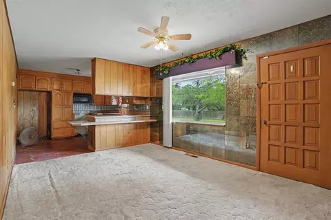 Living - 116 N Poplar Ave, Erick, OK 73645 photo 5 of 6
