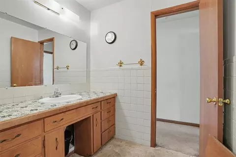 Bath - 116 N Poplar Ave, Erick, OK 73645 photo 1 of 5