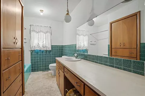 Bath - 116 N Poplar Ave, Erick, OK 73645 photo 4 of 5